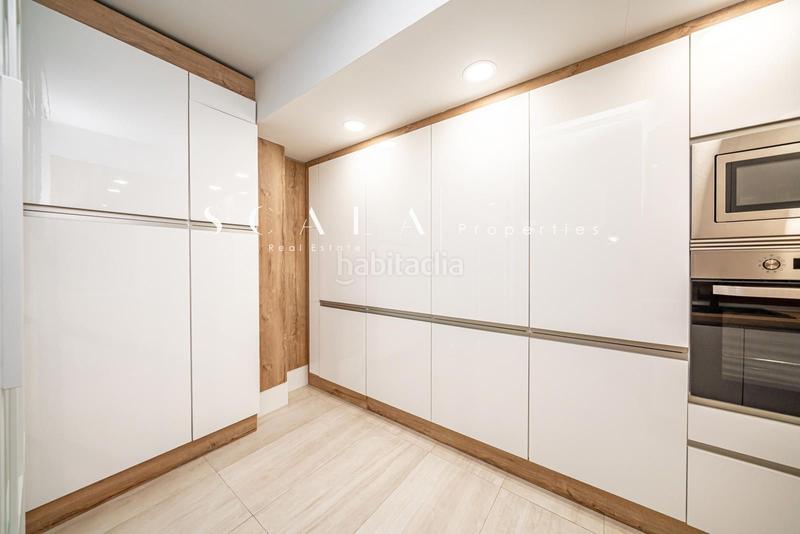 Foto 50e9f5b7-d241-429c-951c-a838b7fa0d0c. Rent flat with heating parking in Castillejos-Cuzco Madrid