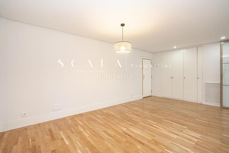 Foto ef361079-8b97-4ca4-a20c-6f7a3c2de7a9. Location appartement avec chauffage parking piscine dans Madrid