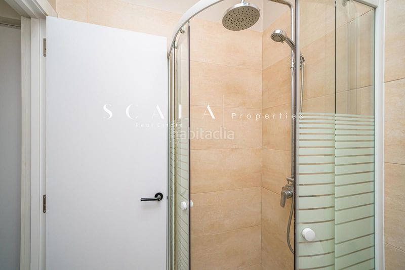 Foto 2585c637-1bcf-45e6-847b-3dba62df824b. Rent duplex with heating in Recoletos Madrid