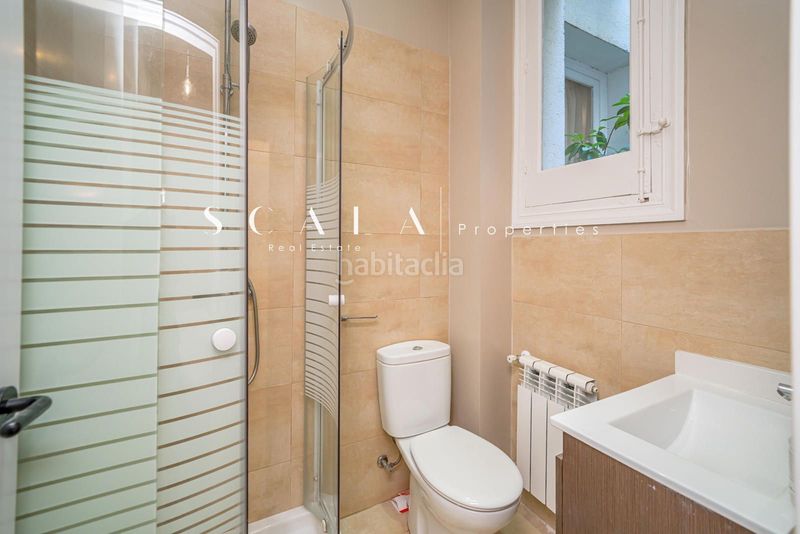 Foto 8aeed060-55d4-48d7-9052-a39dbeec65d1. Rent duplex with heating in Recoletos Madrid