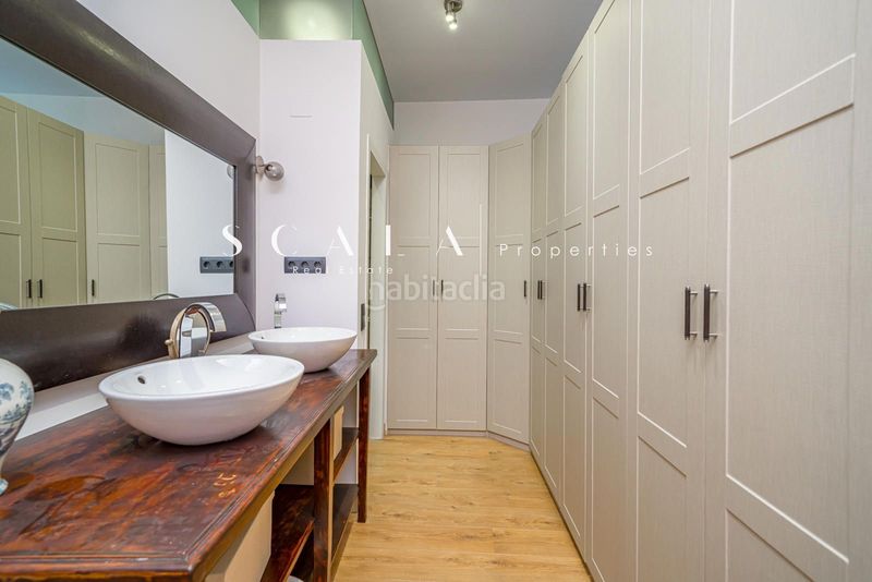 Foto 8d30f63f-49df-4788-84b7-4897ad775359. Rent duplex with heating in Recoletos Madrid