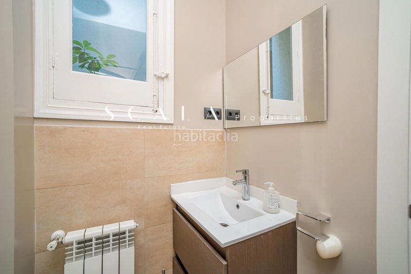 Foto 8f06aca7-8f2a-4e2c-88f7-014406f10cd1. Rent duplex with heating in Recoletos Madrid