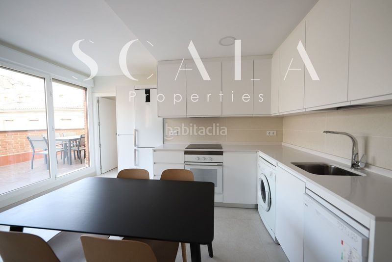Foto 4a72d928-ef71-45ba-98e9-e8d85b1425aa. Lloguer àtic amb calefacció aparcament a Universidad-Malasaña Madrid