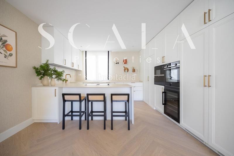 Foto beccf23e-3dbd-44b7-bfa6-241396430992. Piso en Recoletos Madrid