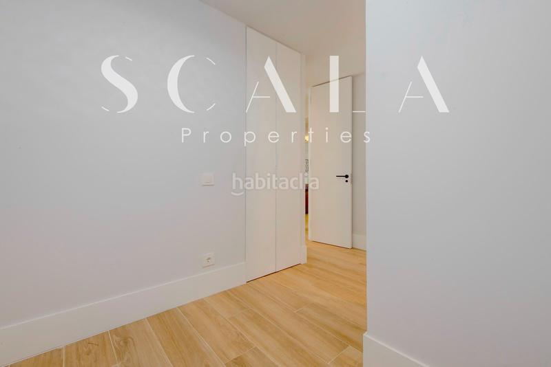 Foto 4e2e296d-e9ca-4d20-a2c2-10b7fa20f66a. Rent flat with heating in Castillejos-Cuzco Madrid