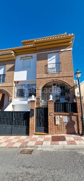 Foto f5752353-eb32-4cd3-a374-10816c84800e. Casa con camino riscaldamento parcheggio piscina in Cájar