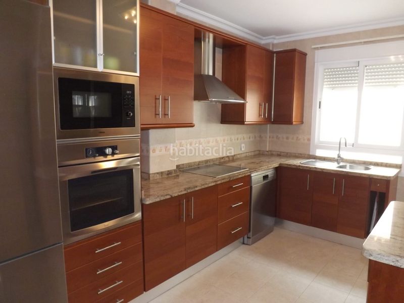 Foto 96b8f4cd-aec8-485c-965d-b26a399618e2. Àtic a calle marqués 19 a Maracena