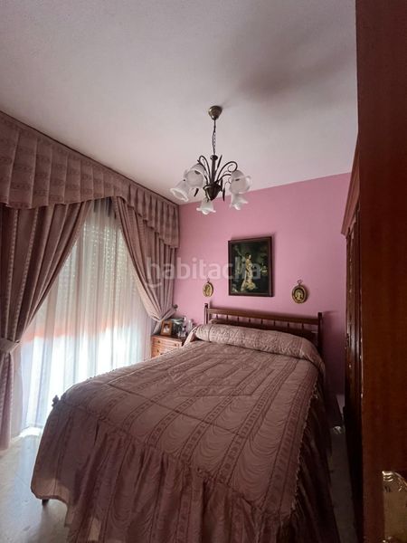 Foto a88e6ddd-c295-48a8-9303-d4bcdadf429b. Casa adossada amb xemeneia aparcament a Maracena