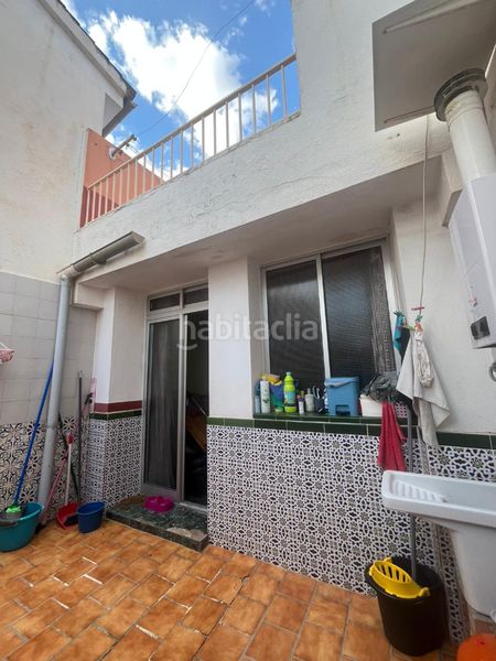 Foto b903fc2d-b3bc-448d-b971-f79a453a0a5e. Casa adossada amb xemeneia aparcament a Maracena
