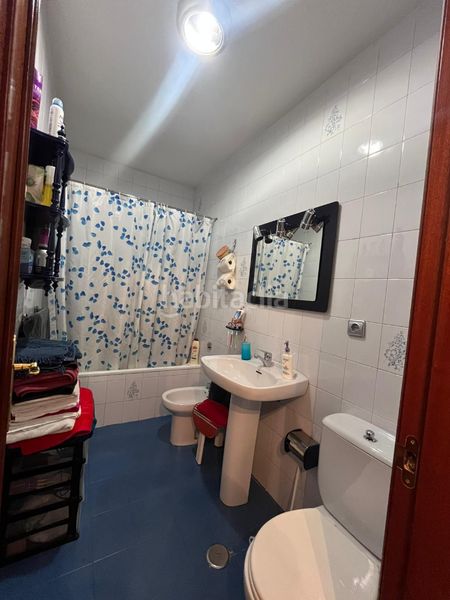 Foto d7de7c55-7eb3-4bee-abff-7d5a9763bee4. Casa adossada amb xemeneia aparcament a Maracena