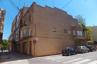 House in Riudoms. Casa de poble  gran i cantonera amb jardi a la venda a riudoms