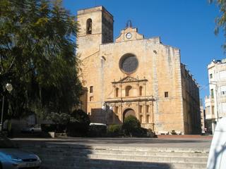 Casa adossada  Plaça petita. Casa de poble gran a riudoms