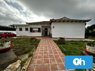 Casa a schiera in Calle ciprés  8. Chalet independiente en la dehesa golf, aljaraque