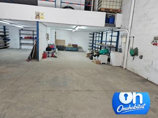 Capannone industriale in Nuevo Parque - Los Rosales - Tráfico Pesado. Se vende nave industrial de 250 m en huelva