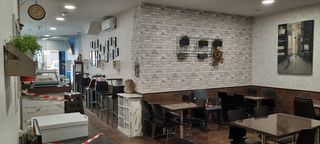 Umzug Geschäftsraum in Berbés - Peritos. Cafeteria en pleno rendimiento  mucha clientela.