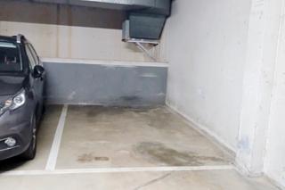 Parking coche  Carrer de pablo iglesias. Plaza de parking para coche grande