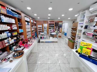 Local commercial  Avinguda de la verge de montserrat. Local comercial a pie de calle