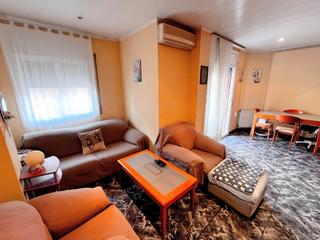 Piso  Carrer de lleida. Piso de 3 dormitorios, exterior, balcón ¡oportunidad única!