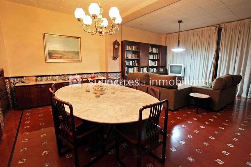 Foto 99cc6344-d279-4b8c-9e22-cf1c9d481361. Casa amb calefacció aparcament a Eixample Alcoi