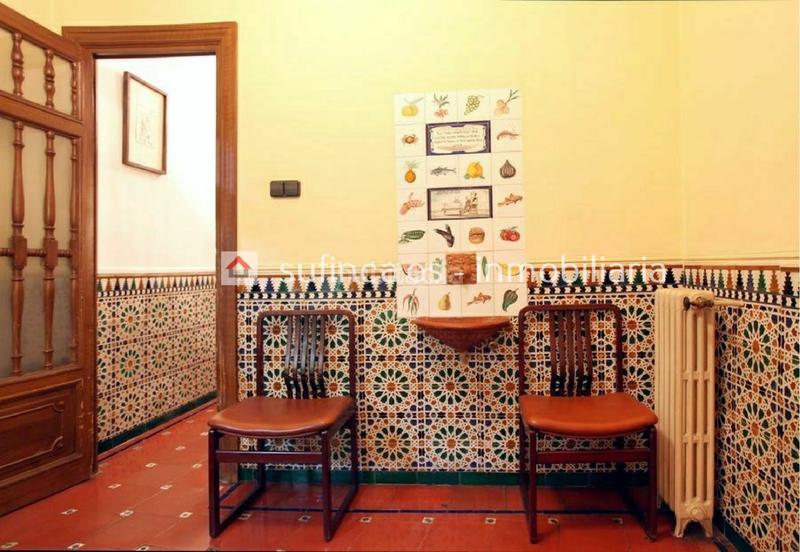 Foto b57fafd4-af94-47fe-ab18-4809cd29a532. Casa amb calefacció aparcament a Eixample Alcoi