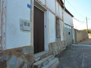 Masia a Calle la secreta 8. Casa de 3 dormitorios con garaje y patio de 200m2 en andavias