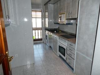 Pis  Calle de la casa mohina 7. Piso con 4 dormitorios 2 baños y garaje