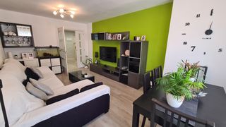 Flat in Avenida del príncipe de asturias 47t. Piso completamente reformado de 4 dormitorios en av. cardenal ci