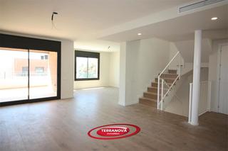 Casa a Passatge santa creu 92. ltima vivienda de la promocin. Obra nova