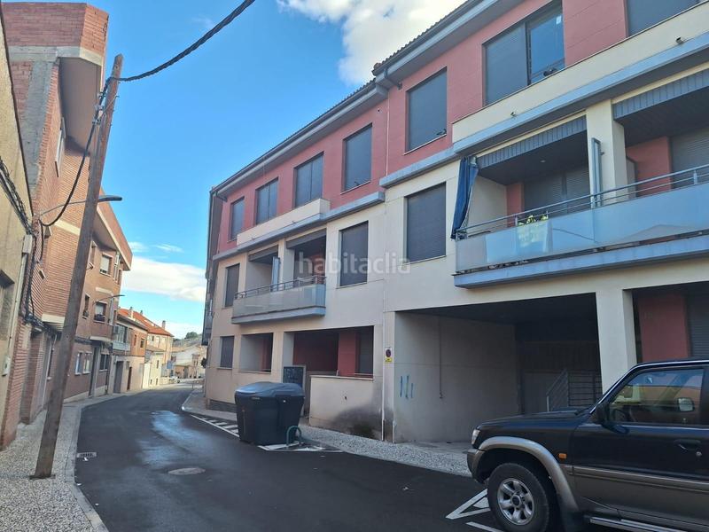 Foto db0408fd-54ae-4174-82dd-e0a549f8032e. Edifici a Cadrete