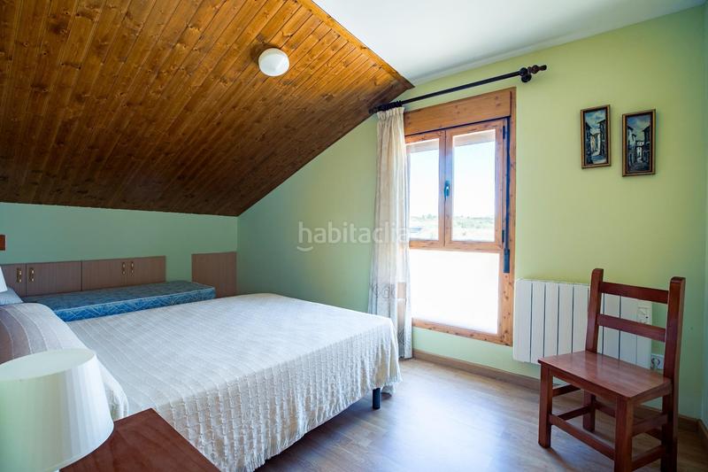 Foto b0f8ebea-077e-4878-bd1a-9bc92398a167. Edifici a carretera pamplona 47 a Puente la Reina de Jaca