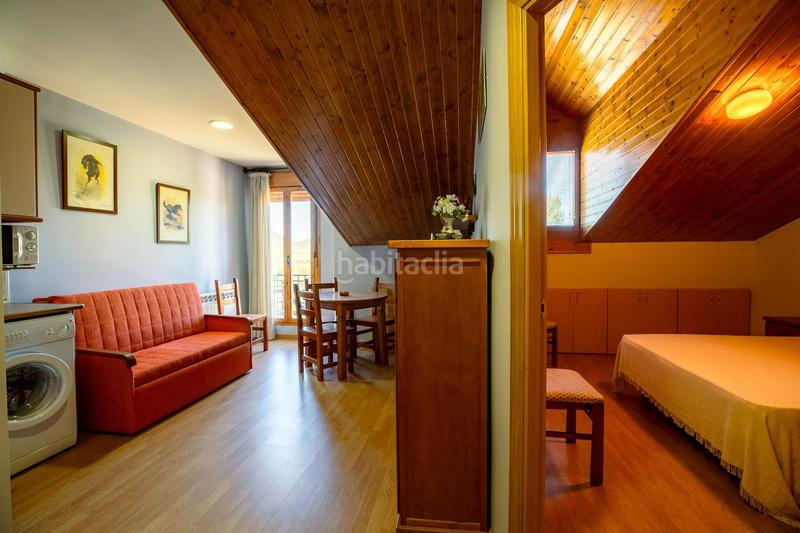 Foto bb1c998d-6aa2-4992-9a77-e0ce658c0d98. Edifici a carretera pamplona 47 a Puente la Reina de Jaca