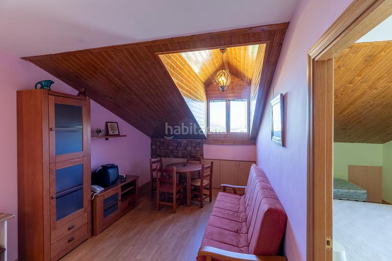 Foto d9244178-2f24-4a0e-835c-65c5f07a318d. Edifici a carretera pamplona 47 a Puente la Reina de Jaca