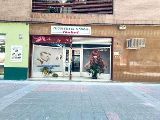 Local commercial  Calle iglesias, pablo. Amplio local comercial en el actur de zaragoza con gran escapara