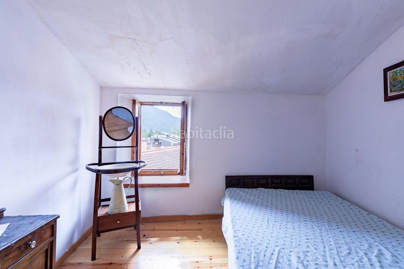 Foto a40eb330-dd5e-4f7c-bbe7-96332de39317. Casa en calle dr fleming 27 casa para rehabilitar y construir varios apartamentos en Biescas