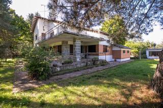 Mas  Avenida del ejercito. Magnifica casa con terreno en sabiñanigo