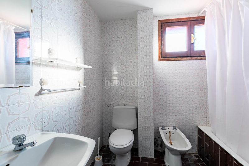 Foto c706fb66-39e7-4373-9f96-19b83c73d003. Edifici a Santa Cruz de la Serós