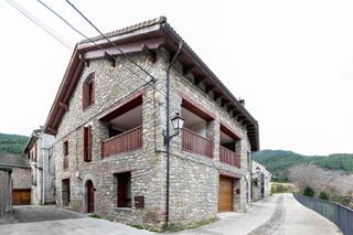 Casa aparellada a Calle unica borrastre 23. Encantador chalet pareado en borrastre, pirinero aragones