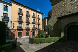 Edifici  Calle mayor. Oportunidad única de inversión en el corazón de jaca!