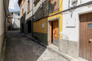 Casa en Calle san roque 18. Encantadora casa en biescas tu refugio ideal en el pirineo arago