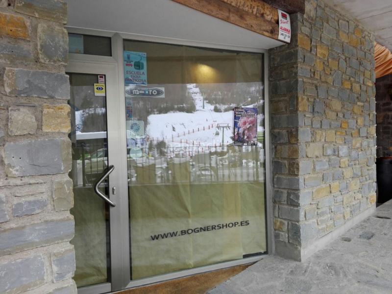 Foto 2f0c851f-850e-404c-a929-3d0d219a1250. Alquiler local comercial en calle telesilla local comercial en Panticosa