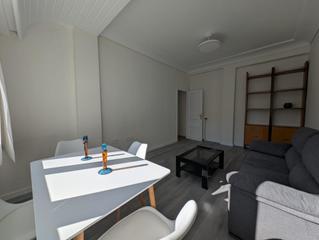 Location Appartement  Calle de la corona de aragón. Excepcional vivienda reformada en alquiler en la zona universita