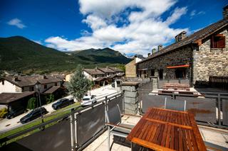 Maison jumelée  Calle la prebetor 40. Casa en villanúa con encanto, terraza y jardín con barbacoa