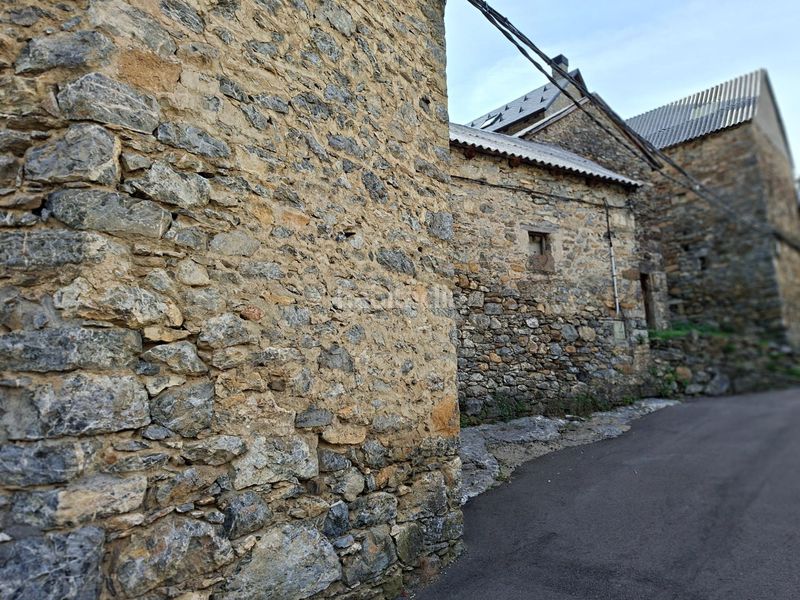 Foto d3a9f724-025b-480a-aa8a-b705b3623af0. Casa a Hoz de Jaca