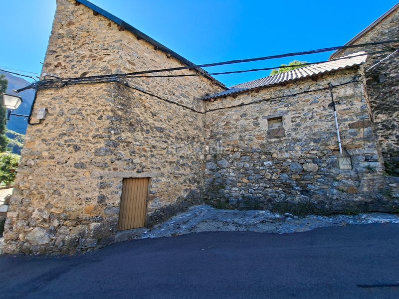 Foto ebf9cc3f-6c2e-4e7d-bb58-a5c6d537a501. Casa a Hoz de Jaca