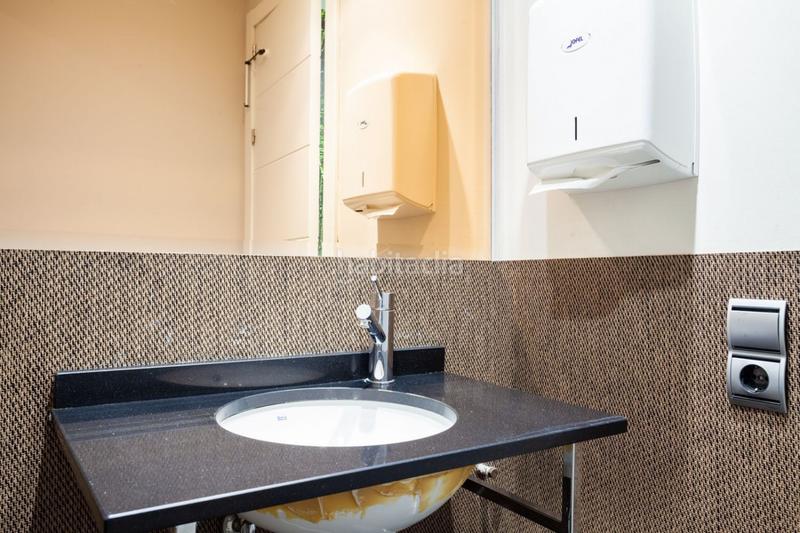 Foto c104c283-6d12-4611-949a-ea98abbea7bd. Bureau dans calle coso 55 dans Alfonso Zaragoza