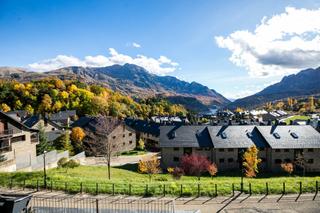 Casa adossada a Sallent de Gállego. Exclusivo adosado con jardín y espectaculares vistas al pirineo
