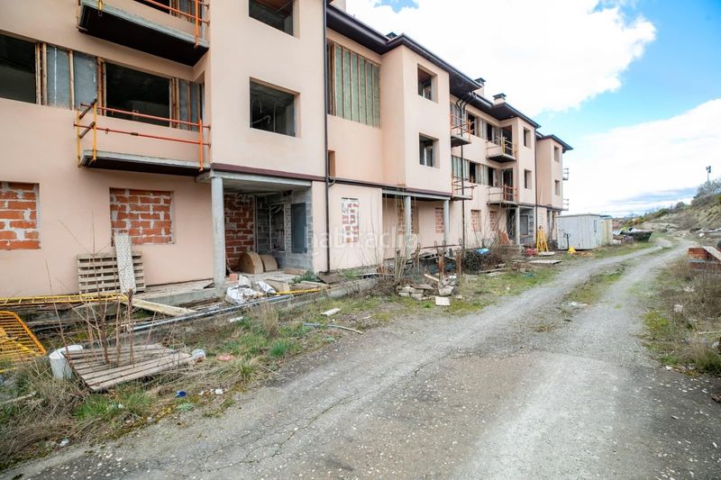 Foto 0caee59c-47d3-4402-8118-1b8d6f8d6a00. Edifici a La Guarguera Sabiñánigo