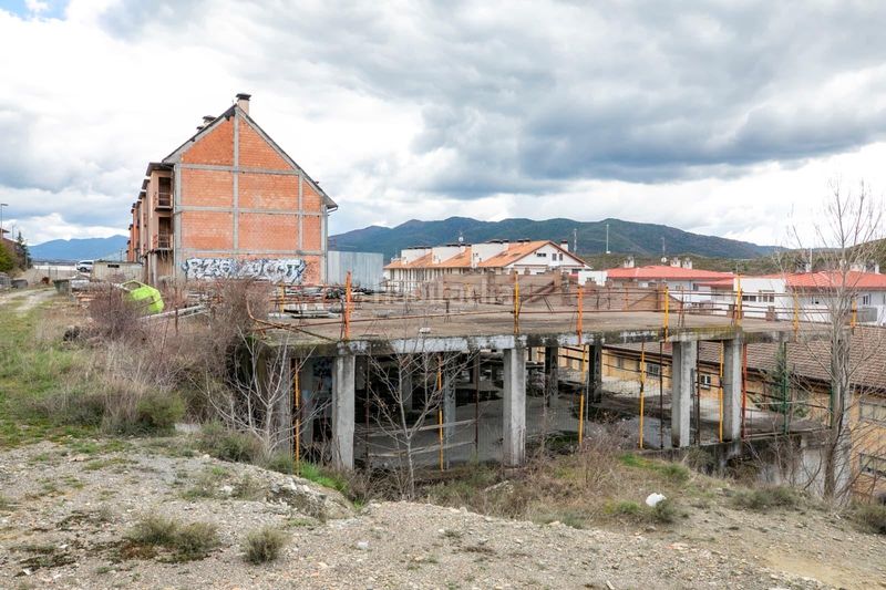 Foto 1b1b45d1-12bc-45bb-af24-ec71703d3bb5. Edifici a La Guarguera Sabiñánigo