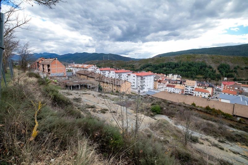 Foto 28fb2cd9-a0a5-4817-a487-6379b066104d. Edifici a La Guarguera Sabiñánigo