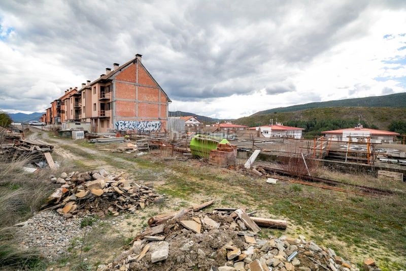 Foto 305ace5c-425c-4bd9-ab3e-c7bbab9a63b3. Edifici a La Guarguera Sabiñánigo